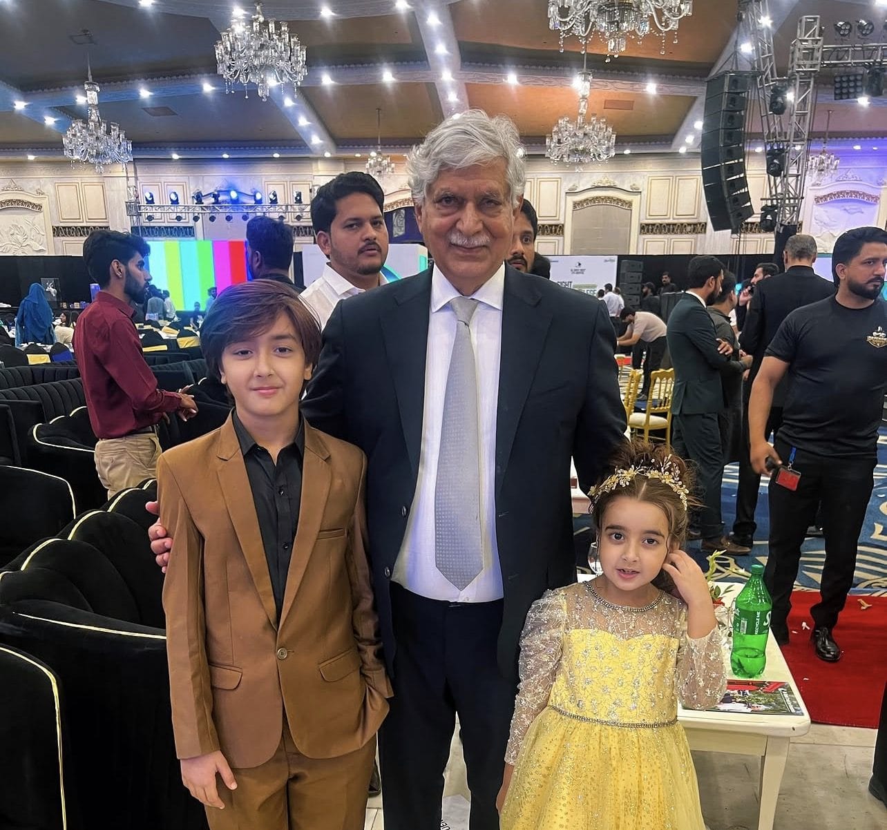 Zartasha Kashif (Tashu) and Armaghan sharing the stage with Maj Gen (Retd) Rehmat Khan, President of Al Shifa Trust Eye Hospital, at the Noor-e-Lahore Founder's Circle Evening.